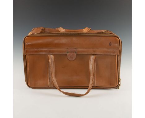 Exquisite tan leather, 6 total compartments, straps, mini hangers. A vintage Hartmann Luggage tan brown belting leather trave