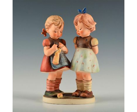 Figurine of two little girls learning to knit. Figurine was first modeled by a combination of sculptors in 1962. Bottom base&