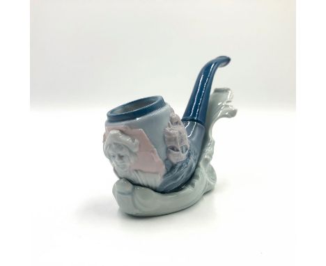 Pipe with a pink sailboat and flowers - Lladro number 01005613. PIPA DESCUBRIMIENTO Artist: Julio Ruiz Issued: 1989 Dimension