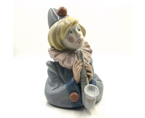 Clown playing saxophone - Lladro number 01005586. BUSTO PAYASITO SAXOFON Artist: Francisco Catala Issued: 1989 Dimensions: 9.