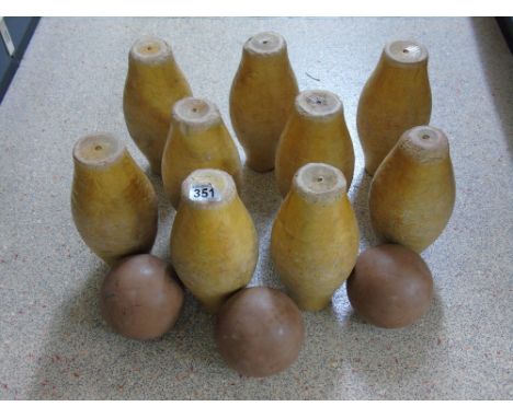 VINTAGE WOODEN PUB SKITTLES & BALLS
