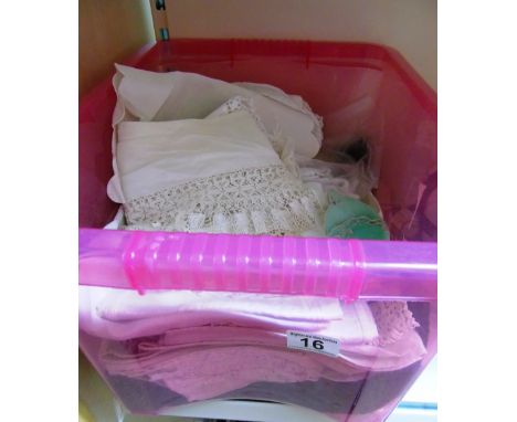COLLECTION OF VINTAGE LACE ITEMS