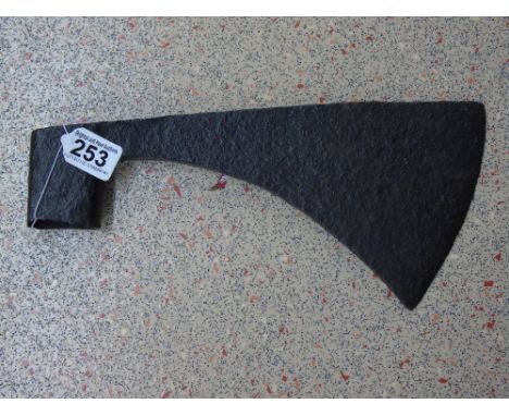 16TH CENTURY AXE HEAD
