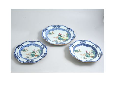 Collection of Chinese export porcelain famille rose plates and dishes, enamel decoration.