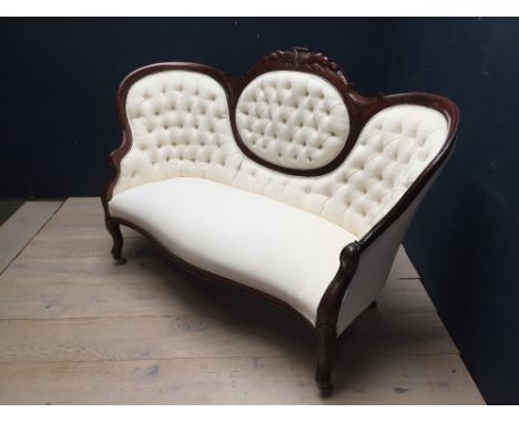 Victorian mahogany button back sofa 40H x 130W cm PLEASE always check condition PRIOR to bidding or email us with a condition