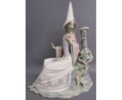 Lladro 'Medieval Lady' 4928 - approx. 37cm x 29cm x 18cm