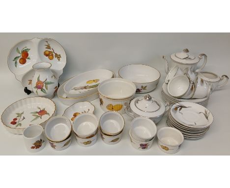 Selection of Royal Worcester Evesham &amp; hand-painted Japanese tea service (some damage)