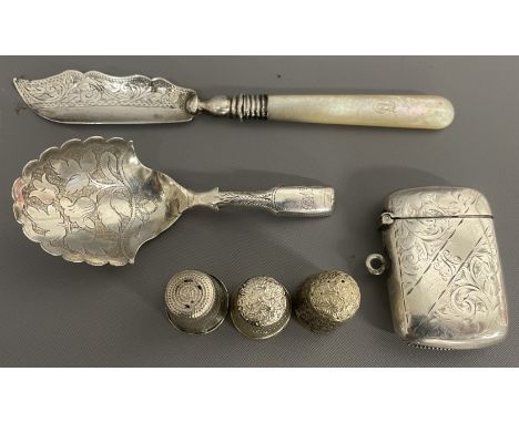 Silver vesta case, Georgian silver caddy spoon, silver bladed butter knife &amp; 3 silver thimbles