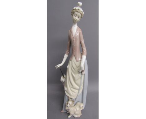 Lladro 'Boulevard Lady' 4761 woman with dog figure - approx. 36cm tall