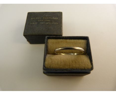 Platinum band approx 1.84mm wide and weighing 2.8g UK - M