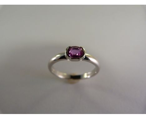 Vintage 1960's 18ct white gold ring set withan approx 5mm x 4mm pink stone (possibly sapphire) UK - M total weight 3.2g