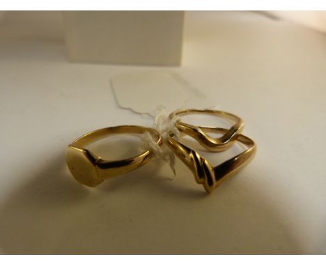 Pair of 9ct Gold wishbone style rings and one ladies signet ring Size 1 x L , 2  x P Total Weight 4.8g 