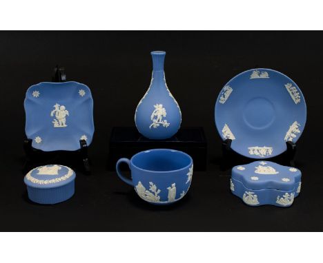 A Collection Of Wedgwood Blue Jasperware Items Five items in total to include circular trinket box, fluted edge trinket box, 