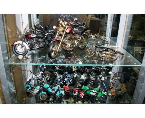 A Good Collection of Maisto Vintage 1.12 Scale Diecast Metal Motorbikes ( 17 ) In Total + A Large Scale Model Heritage Classi