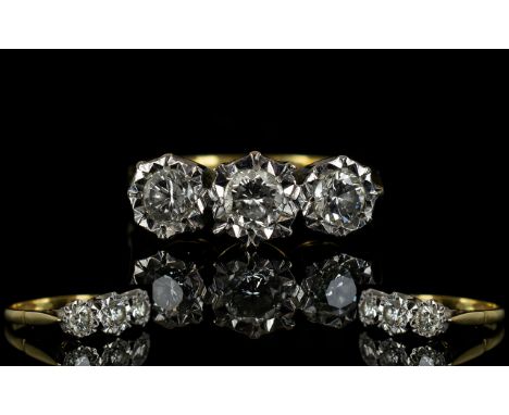 Ladies - Top Quality 18ct Gold Illusion Set 3 Stone Diamond Set Dress Ring. The Round Brilliant Cut Diamonds of Excellent Col