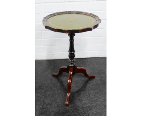 Reproduction mahogany pie crust wine table with tripod legs, 51 x 34cm 