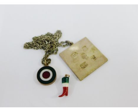 Queen Elizabeth II silver jubilee pendant, Birmingham 1977 together with a green, red and white enamel boot and circular pend
