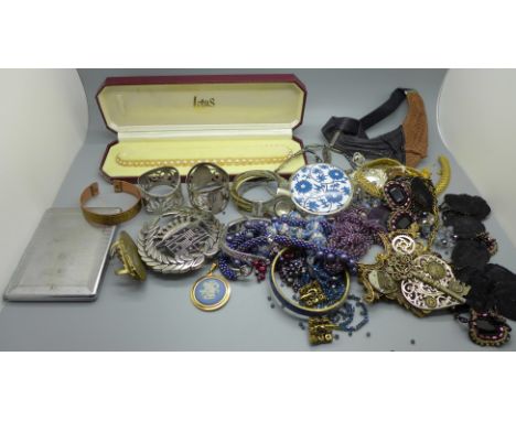 Costume jewellery, a compact, buckle, etc. 