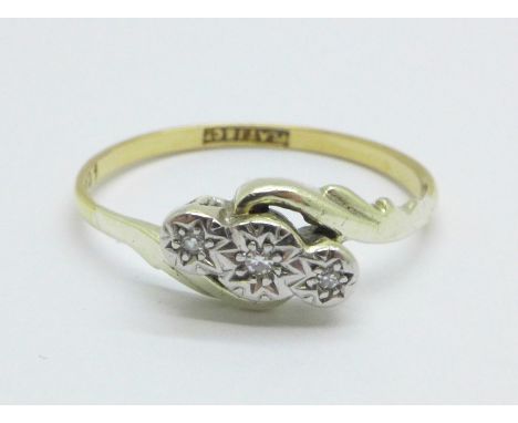 A vintage 18ct gold and platinum set three stone diamond ring, 2.5g, U 