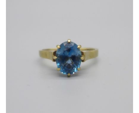 A 9ct gold and blue topaz ring, 2.8g, O 