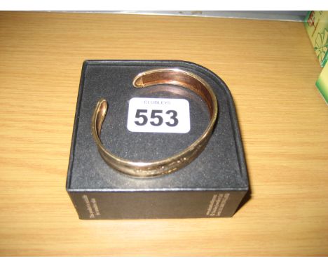 A 9 CT GOLD BANGLE, STAMPED