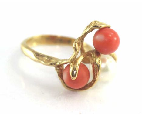 Yellow gold, coral and pearl ring marked 14K weight: approx 5 grams, size: approx K-L/5