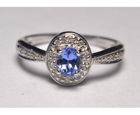 375 stamped white gold tanzinite set ring with illusion cut surround and shoulders (size M)