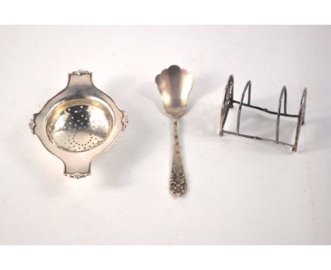 Selection of silverware to include Deakin &amp; Francis 1921 Birmingham silver tea strainer, Indian silver toast rack and a l