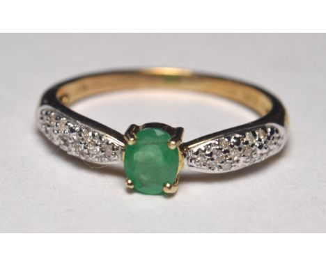 375 stamped emerald with illusion cut shoulders ring (size M)