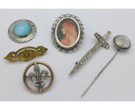 Jewellery including a silver portrait brooch and a silver, stone set 'dagger' brooch