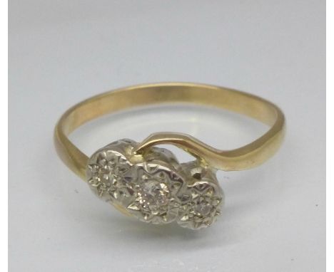 A yellow metal and three stone diamond ring, 2.6g, R