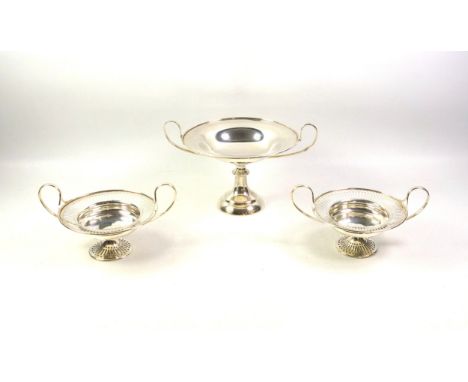 Edwardian silver pedestal sweetmeat dish with 2 loop handles on a knopped stem and stepped circular foot, by William Neale, C