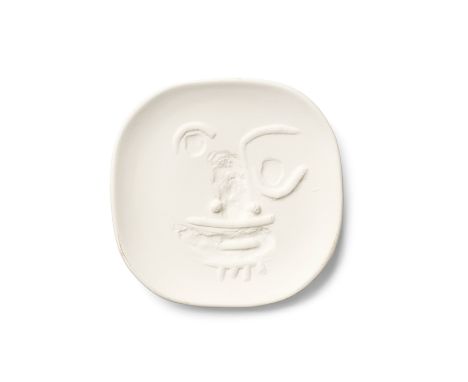 PABLO PICASSO (1881-1973)Visage aux yeux ronds cachet Madoura Plein Feu/Empreinte originale de Picasso, inscrit et numéroté T