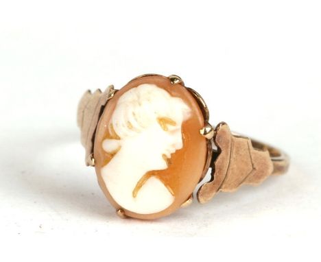 A 9ct gold and cameo dress ring, approx UK size 'G'.