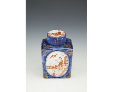 AN ENGLISH 18TH CENTURY PORCELAIN TEA CADDY, decorated with chinoiserie panels against a rich blue and gilt ground, marked wi