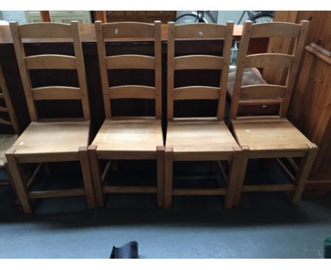 A set of four oak ladder back kitchen/dining chairs (4)