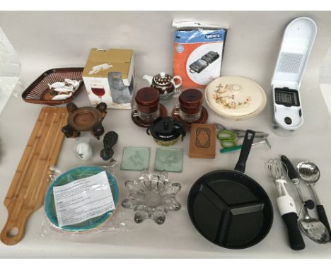 A mixed lot to include a multi-chopper, an oven proof casserole dish with lid, six fish shaped napkin rings, two coffee cups 