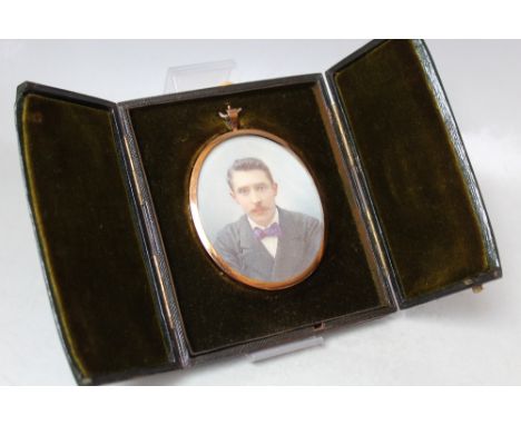 (XIX-XX). Oval portrait miniature on ivory, head and shoulder portrait study of a gentleman with moustache and wearing a bow 