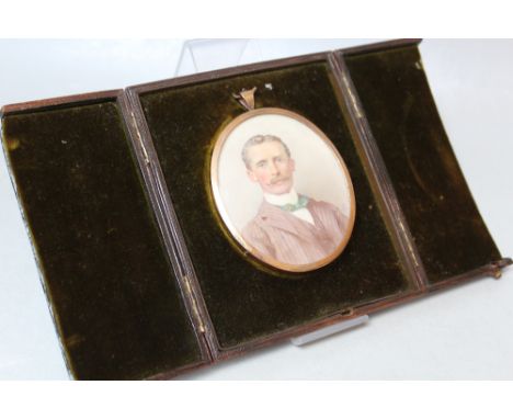 (XIX-XX).  Oval portrait miniature on ivory, study of a gentleman with white starched collar, indistinctly signed middle to l