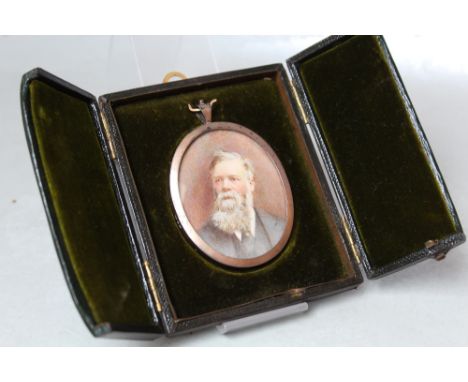 (XIX-XX). Oval portrait miniature on ivory, head and shoulder study of a bearded gentleman, unsigned, framed and glazed in an