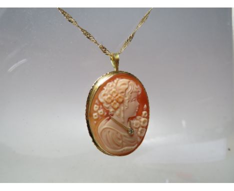 AN 18 CT GOLD CAMEO PENDANT BROOCH, marked 750, the carved portrait cameo with diamond embellishment in the form of a necklac