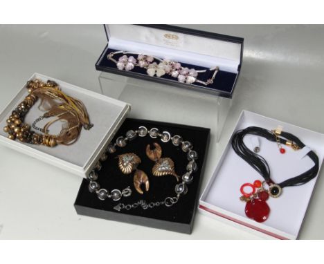 A SMALL COLLECTION OF DESIGNER COSTUME JEWELLERY ITEMS, to include an earrings and necklace set by Isaky of Paris, a modernis