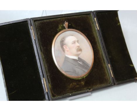 E.L. CRINK (XIX-XX). Oval portrait miniature on ivory, side view head and shoulder study of a gentleman with moustache, signe