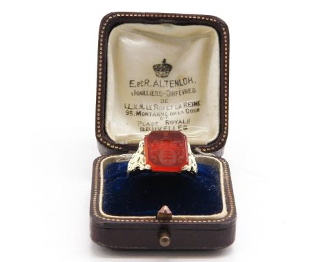 Set with carnelion, ring size 18.