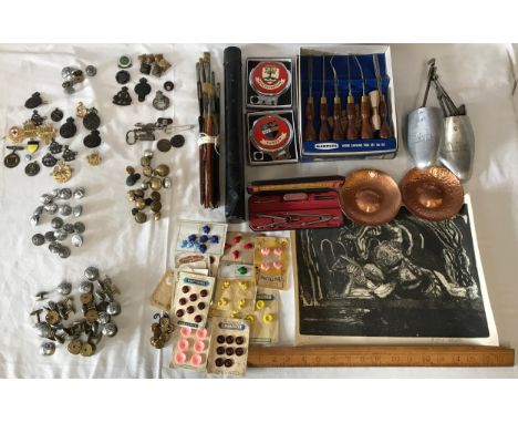 A mixed lot to include Marples wood carving tool set, Dolcian metal shoe tree, paint brushes with metal holder, military butt