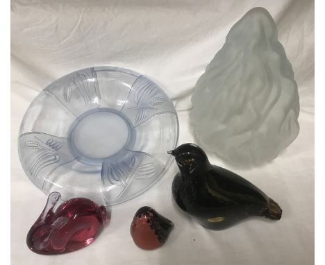 Glassware, three Wedgwood glass paperweights, large bird 13cms h, small bird (unmarked) 6cms h, pink rabbit 7.5cms h, blue gl