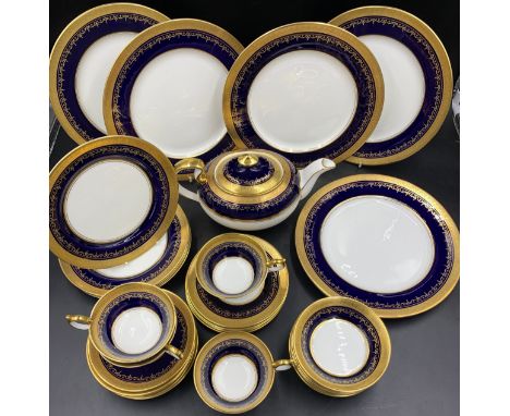 A collection of Aynsley "Georgian" cobalt 7348 pattern dinner and tea ware comprising of 6 x dinner plates 26cms d, 5 x side 