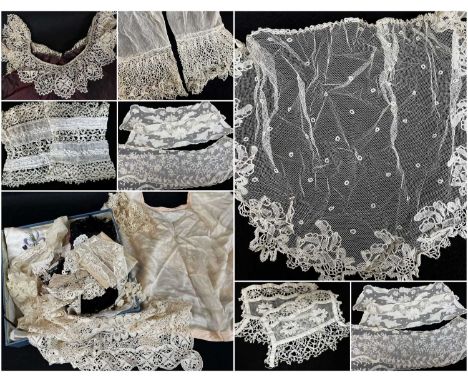 ASSORTED ANTIQUE BRITISH &amp; CONTINENTAL COLLECTORS LACE ACCESSORIES, including pairs of bobbin lace cuffs, pair of sleeves