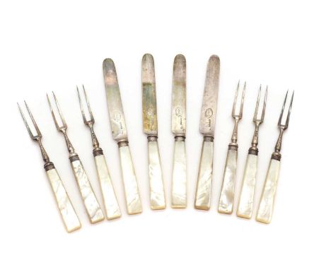 A set of twelve George IV silver fruit knives maker's mark I P, London 1825, each engraved with the Murray family crest, and 