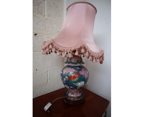 Ceramic Oriental table lamp 